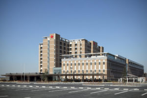 #05 医療タウンともいうべき地域の一大拠点となっている足利赤十字病院。